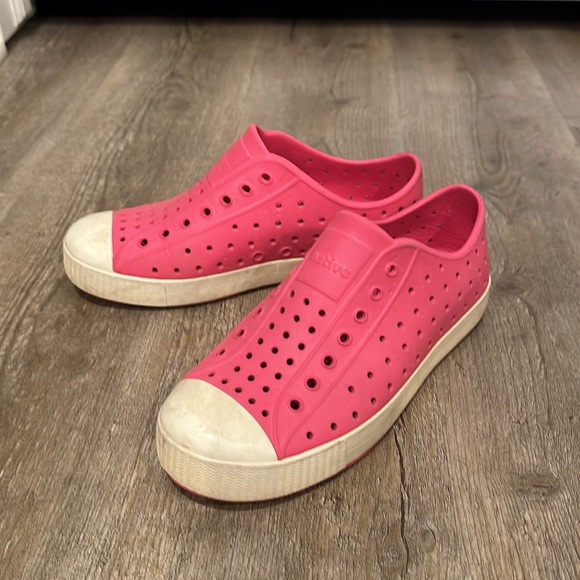 Pink Youth Size 3 Native slip on water shoes. - Picture 3 of 6